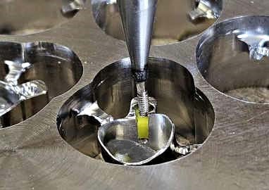 gefräste Sekundärkrone im Rohling mit Si-Tec